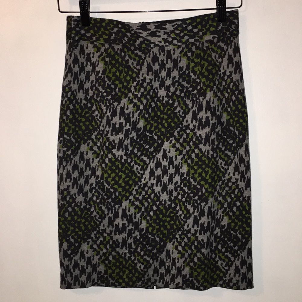 Trina Turk 2 Piece Skirt Suit Set - snake print - Picture 5 of 8